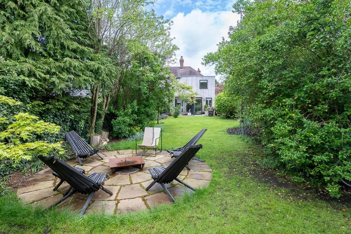 Cambridge Skylit Serenity: Family-Friendly Retreat Дом отдыха Кембридж