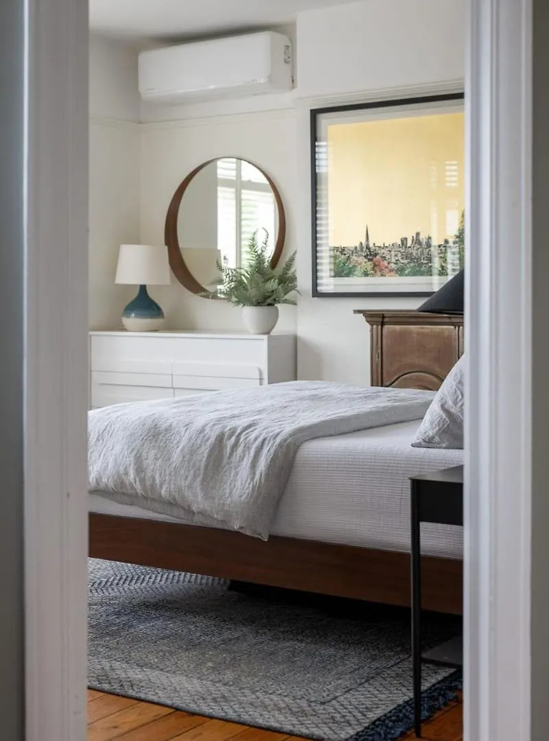 Cambridge Skylit Serenity: Family-Friendly Retreat 0*, Кембридж
