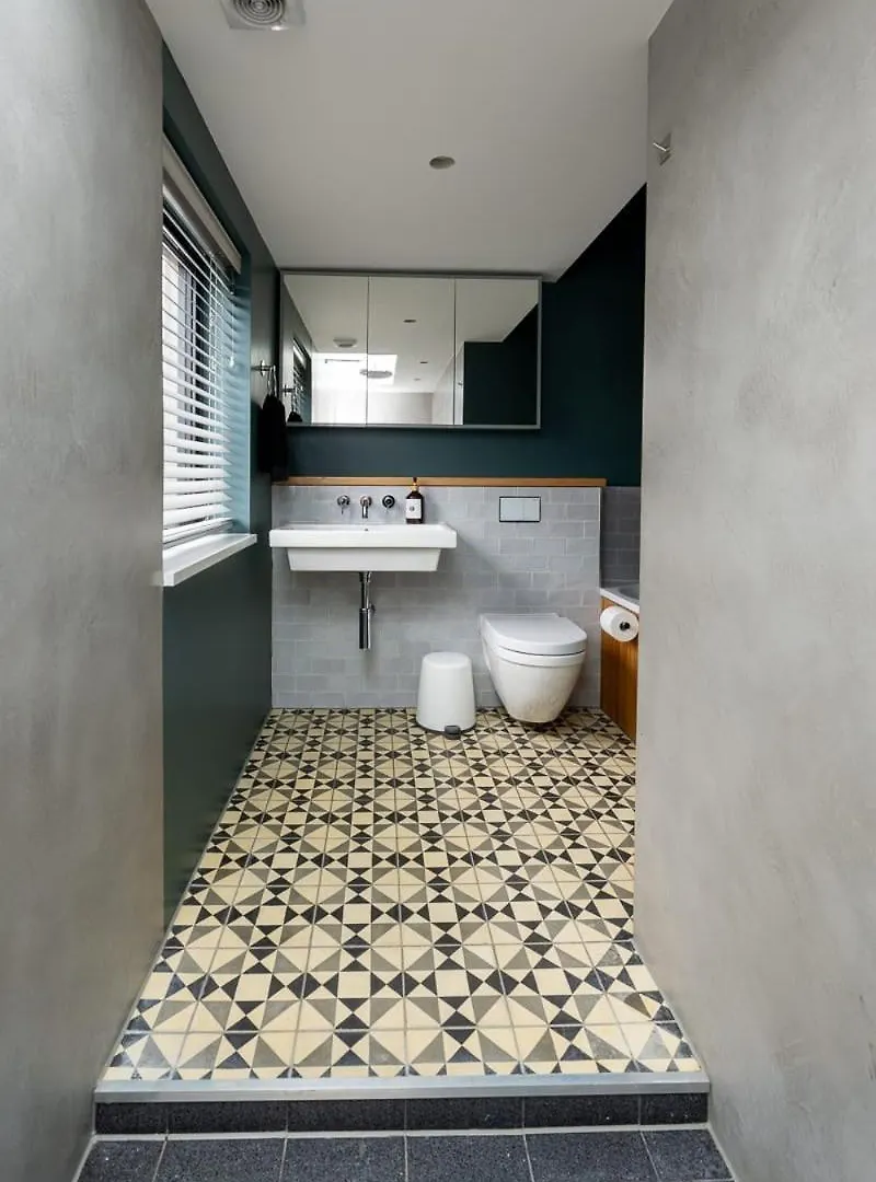 Cambridge Skylit Serenity: Family-Friendly Retreat Кембридж
