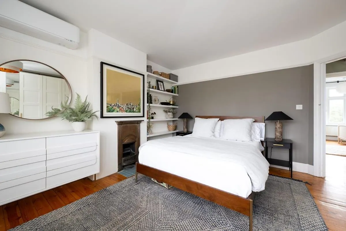 Cambridge Skylit Serenity: Family-Friendly Retreat Дом отдыха Кембридж