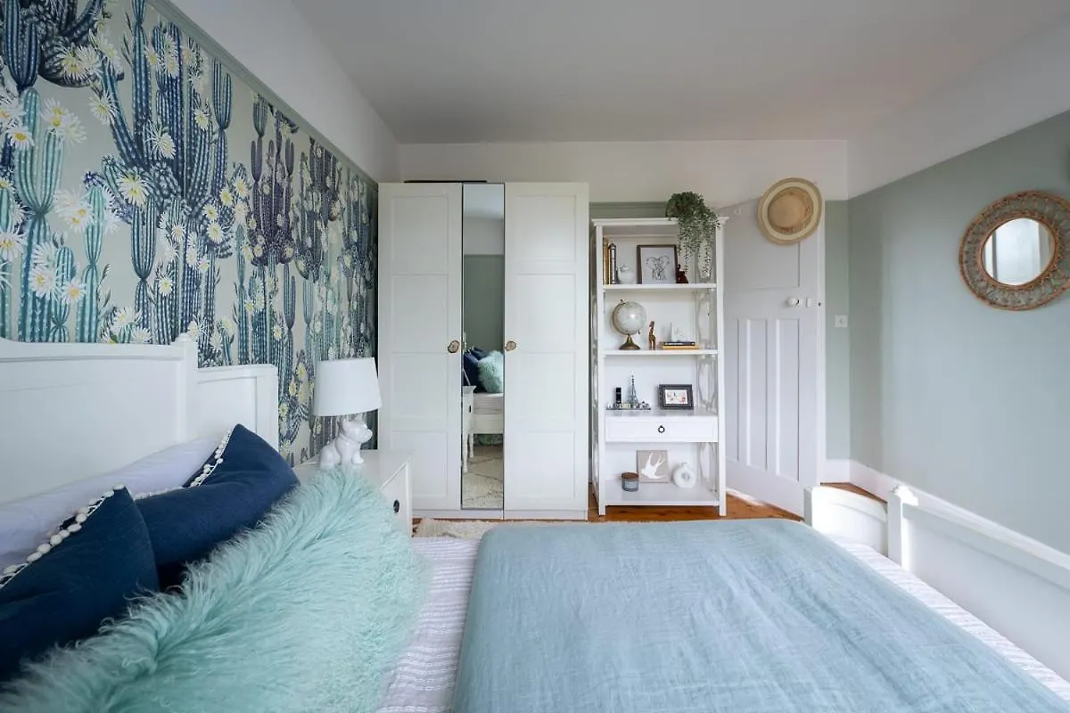 Дом отдыха Cambridge Skylit Serenity: Family-Friendly Retreat