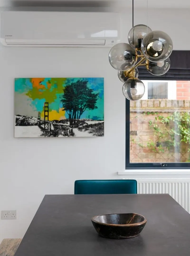 Cambridge Skylit Serenity: Family-Friendly Retreat Дом отдыха Кембридж
