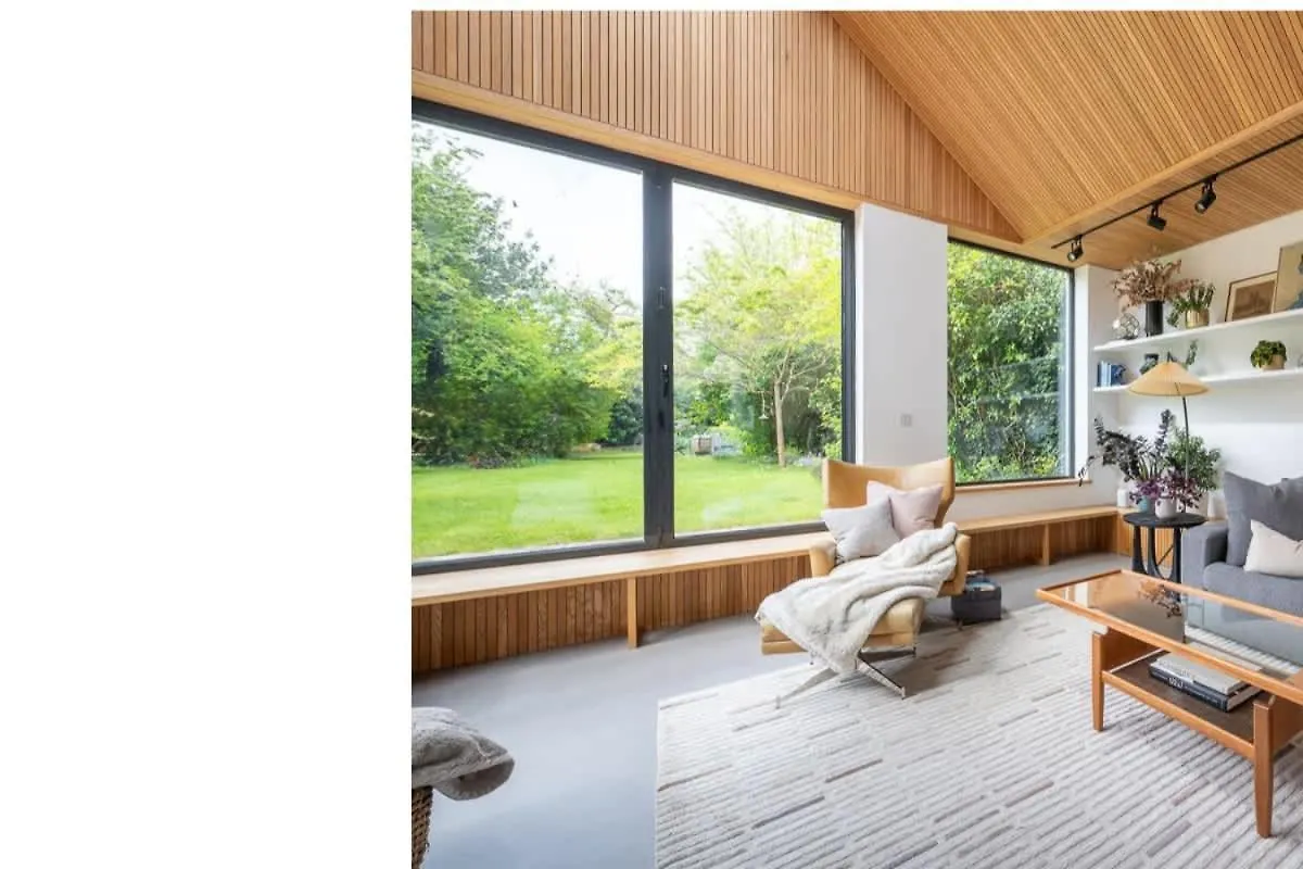 Cambridge Skylit Serenity: Family-Friendly Retreat Великобритания