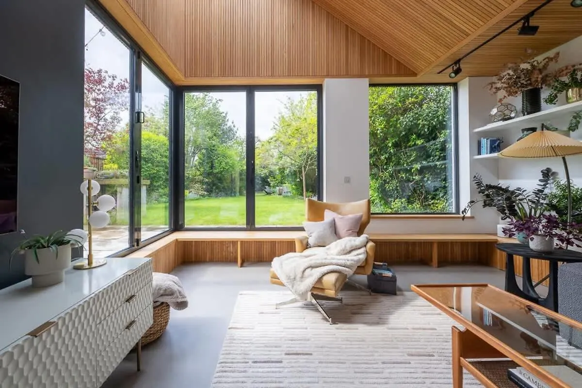 Cambridge Skylit Serenity: Family-Friendly Retreat 0*, Кембридж Великобритания